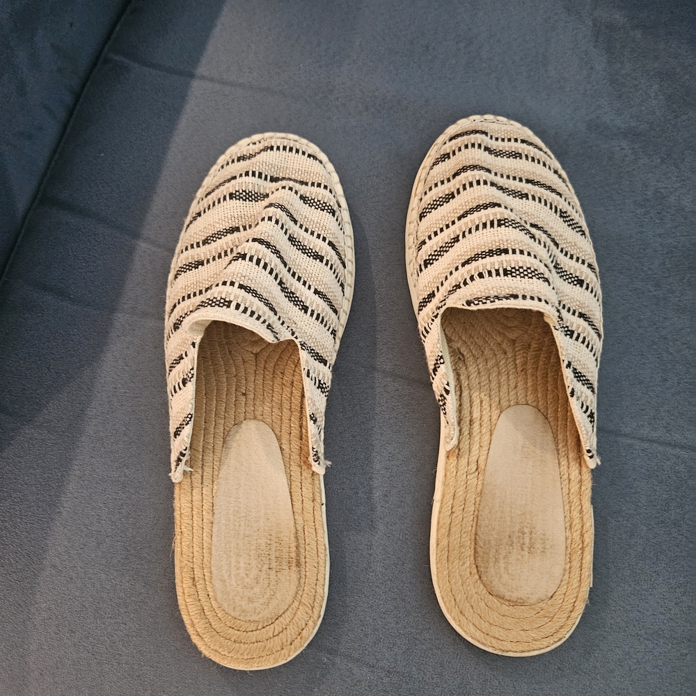 SeaVees Slip On Shoes Women Size 7